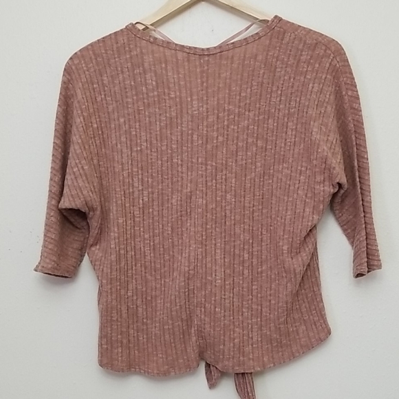 Green Envelope Tie Front 3/4 Sleeve Top - Picture 4 of 6